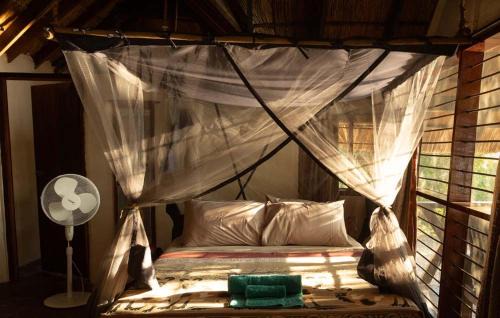 South Luangwa National Park Cabin | Zikomo Safari Camp