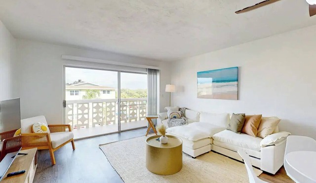 1 Bed 1 Bath + Pool + Close to Beach