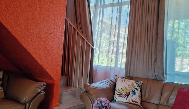 1 Bed Flat - Sleeps 2 - Parking - Wifi