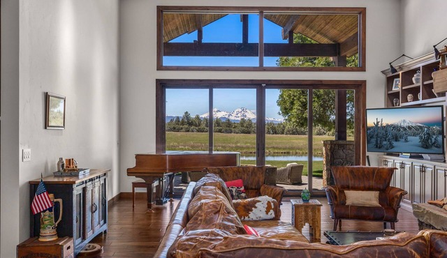 10-Acre Mountain Retreat | Home Theater, Sauna, Hot Tub & Gym