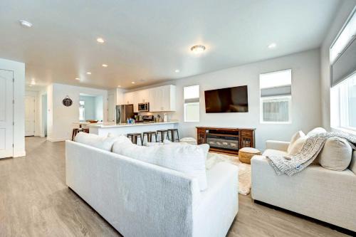 12 Mi to Dtwn Flagstaff: Spacious Bellemont Home!
