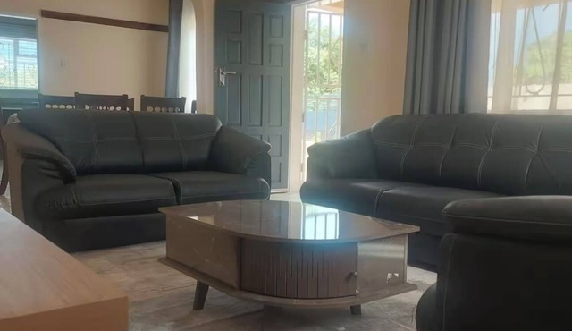 2 Bed Apartment + Free Hire Car & Airport Pick Up