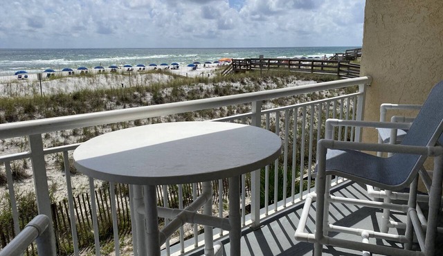 #201- GULF FRONT, END UNIT. BOOKING SPRING AND SUMMER! BCH SERVICE INCLUDING.!