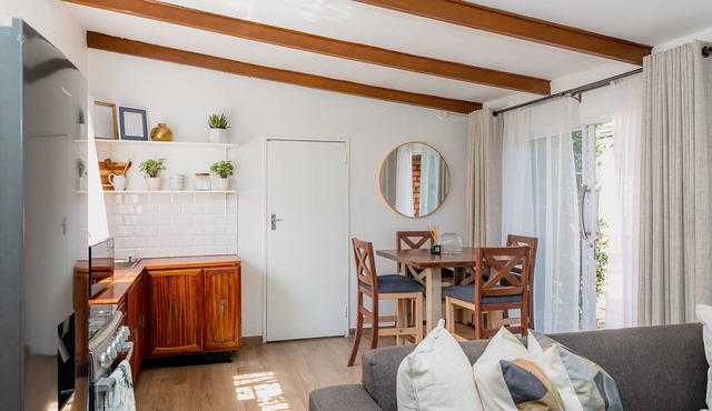 2BR English Cottage with Garden