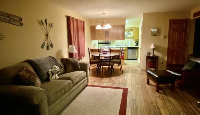 2BR Ground Floor Condo W/Easy Access to Chile Express!