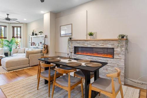2x King Beds, Fireplace, Private Backyard, Washer, Dryer