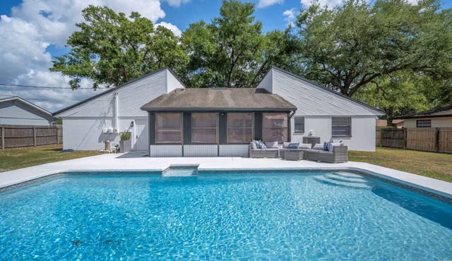 3/2 Beautiful Pool Home + Garage + Pet Friendly