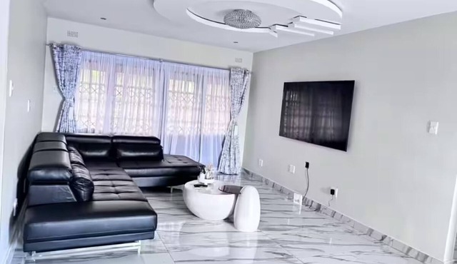 3-bedroom house in charming Bulawayo with WiFi, AC. Start your adventure