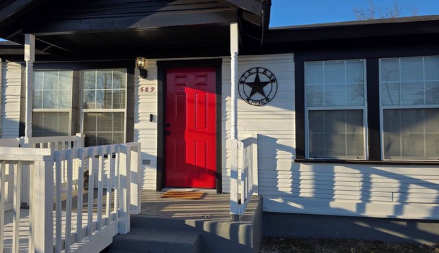 3-bedroom house in fabulous Downtown San Antonio with cool AC