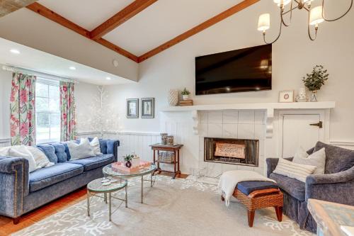3 Mi to Beach: Pawleys Island Cottage