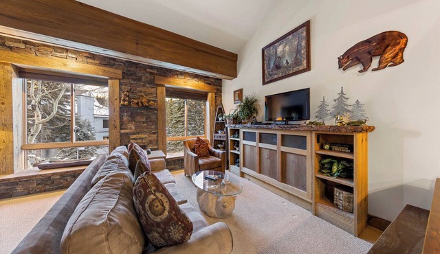 344 | Timberline Loft – Walk to Trails & Pool