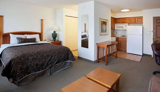 4 Spacious Suites w/Free Breakfast | A short drive to Six Flags Fiesta Texas