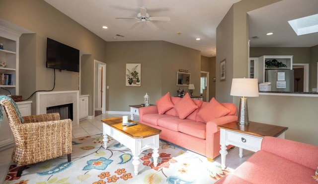 5 Cannon Row: Pet Friendly, close to the beach. Free Bikes, Beach Chairs