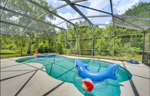 5bd 4bth Retreat Near Disney Heated POOL w Spa and Jacuzzi