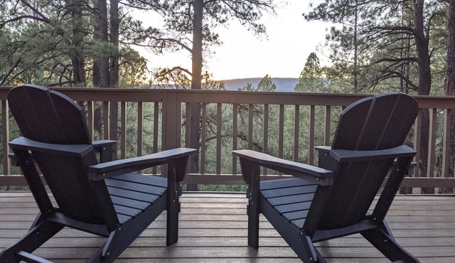 5BR Flagstaff Cabin: 1 Acre, Deck, Games, Trails