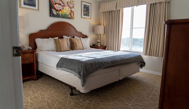 705 S Luxury 1Bedroom pool and Universal view