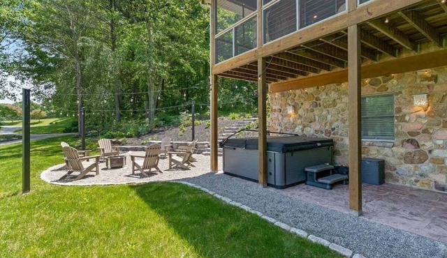 7BR Mountain Lodge | EV | 19ppl | Hot Tub & Games