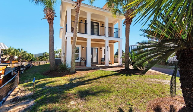 Another Day in Paradise | Private Heated Pool Walk to Beach Crystal Beach Re