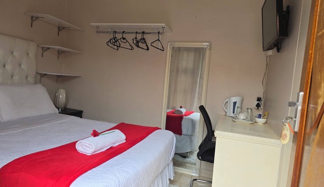 Apelles Palace Guest House - Room 1