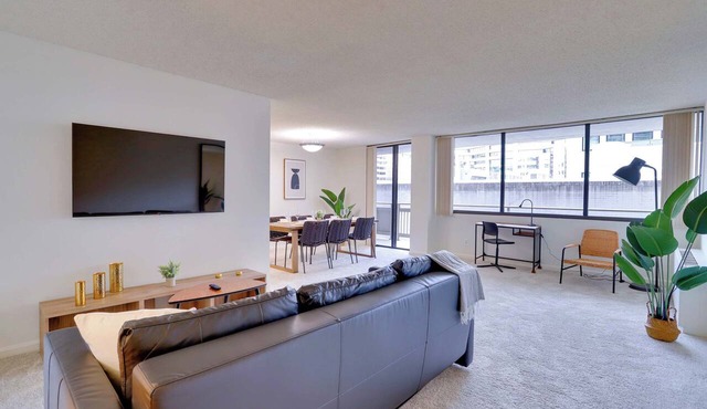 Apt in Arlington | Pool & Gym | Easy Metro Access