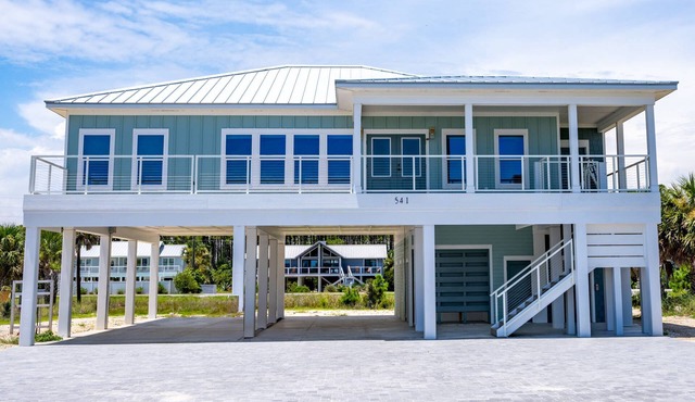 August 2026 Big Savings! Dogs OK, Elevator, Direct Beach Access!