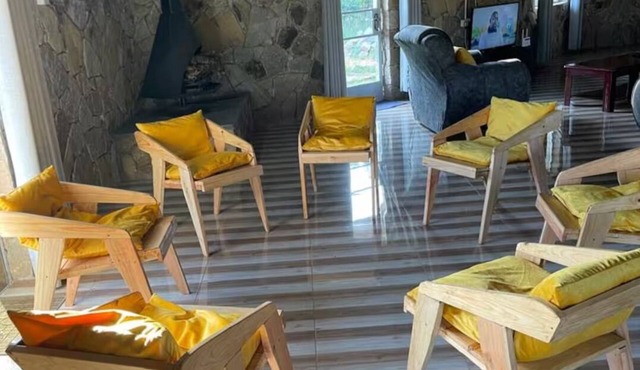 Awesome 5-bedroom cottage in soothing Nyanga getaway