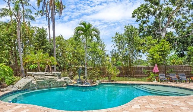 Backyard Oasis! 5 miles to the Beach, Tiki Hut & Pool - Villa Giulia - Roelens Vacations
