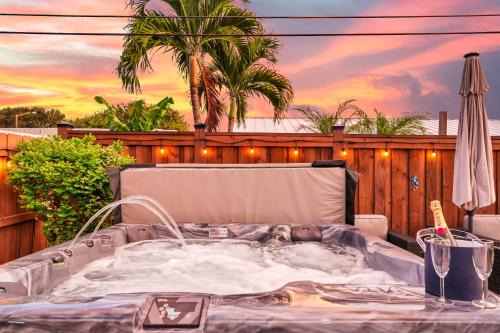 Beach Home: Hot Tub, Game Room & Billiard