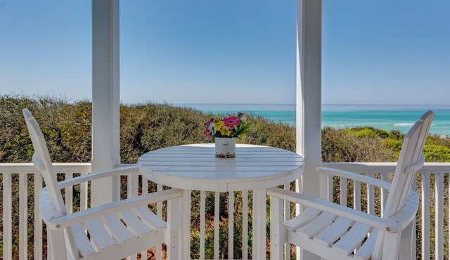 Beachfront 10 Honeymoon Cottage, Gulf/Beach Front in Seaside, Incredible Views,