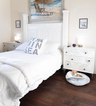 Beachtown Remote Worker Friendly-High Speed WiFi-Pets Welcome-Lido Beach-Opera-Symphony-Walk or Bike to Restaurants-10 Acre Park with Pickleball, Tennis, Basketball