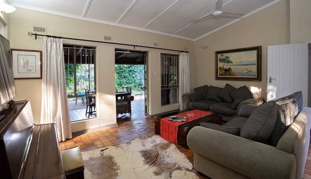 Beautiful family home set in large lush gardens in the heart of Victoria Falls - 1999