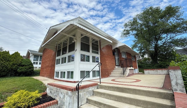 Beautiful Spacious 8BR Entire House in Alexandria