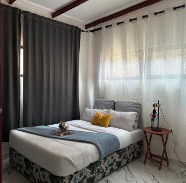 Black Pearl Apartment with Power 24 7