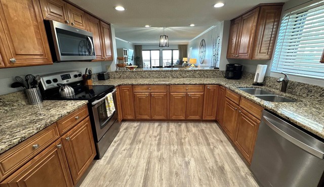"Breakers East 1006" Gulf Front 2BR/2BA~Beach setup included