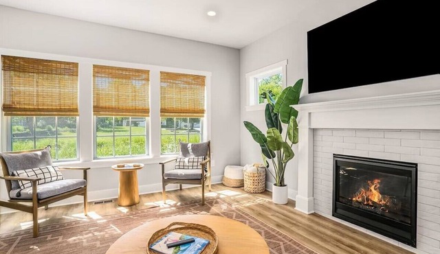 Butterfly House - heated year round pool - close to beaches