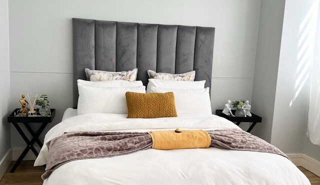 C&J Luxury Apartment | City Centre | Pool, Gym & Secure Parking