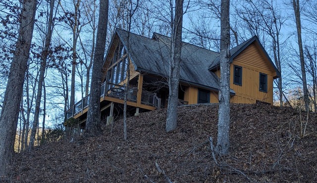 Cabin with great long range views and quiet seclusion!