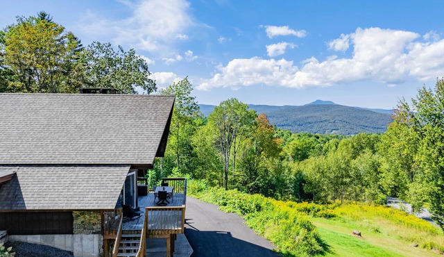 Camel's Hump View Ski House - 10 miles to Stowe!