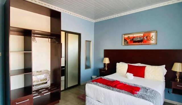 Canna Lilly Guest House