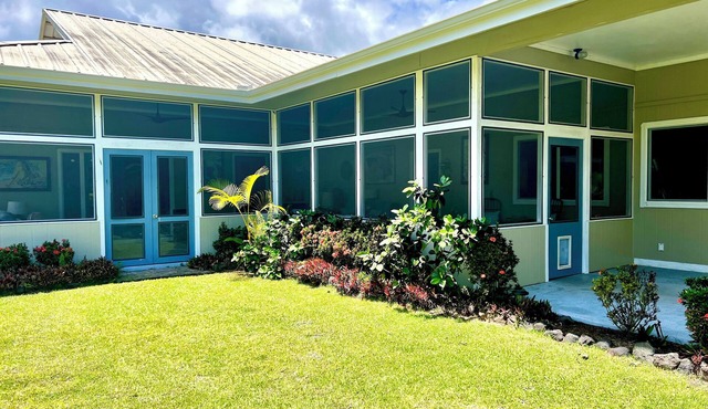 Charming 2-bedroom house in peaceful Keaau with WiFi, AC