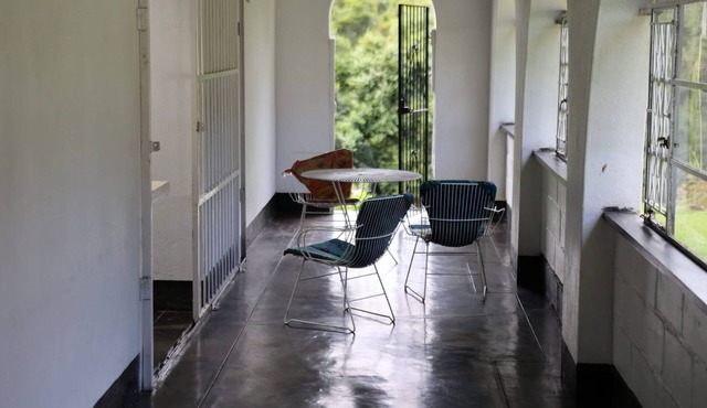 Charming bed & breakfast with WiFi, AC in lovely Vumba Room #2