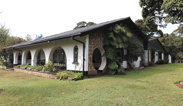 Charming bed & breakfast with WiFi, AC in peaceful Vumba Room #3