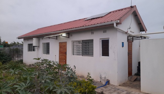 Charming cottage in Lusaka located 5 minutes from Airport with AC, and Wi-Fi.