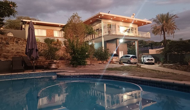 Charming peaceful 2-bedroomed unit with 180 degree panoramic view of Windhoek.