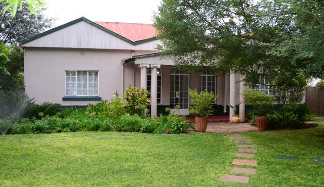 Charming Victorian Guesthouse just 1km from City Center!