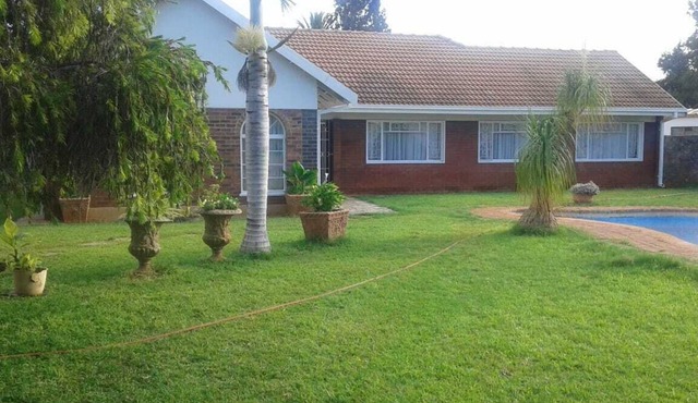 Close to the city centre & walking distance to the Zimbabwe National Trade Fair