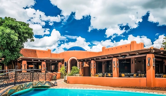 Comfort and Relaxation! Three Units, Outdoor Pool, Free Parking, Scenic Views!
