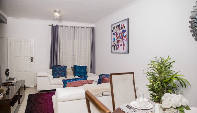 Comfortable Apartment near Foxdale Court
