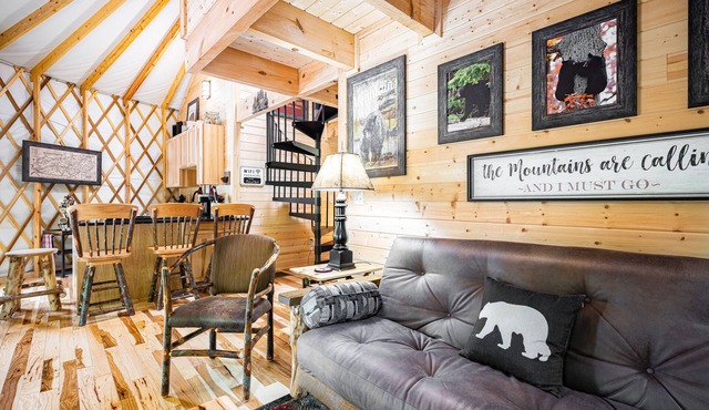 Comfy, Cozy, Luxury Yurt, Fun w/Private Hot Tub & Gas Grill, Large Deck