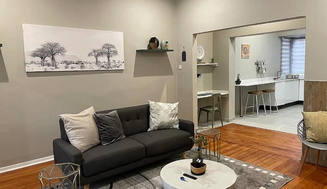 Contemporary 2 bed in Suburbs - 2081